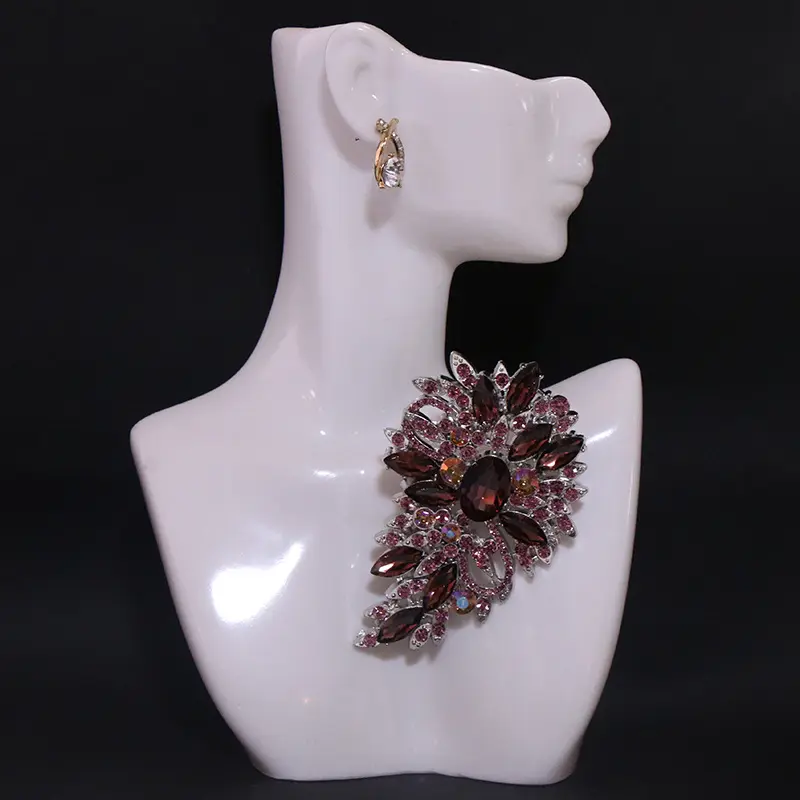 Elegant Crystal Brooch for Women, Sparkling Statement Pin with Crystal Accents for Casual Party Dresses & Coats