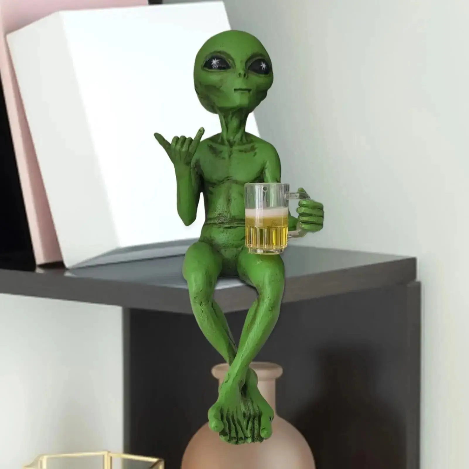 Spooky Retro Vintage Beer-Drinking Alien Resin Statue for Adults, Novelty Funny Craft Decor, About 100g, Ideal for Desktop or Bookshelf (Any Occasion Home & Office Use), Outdoor Safe