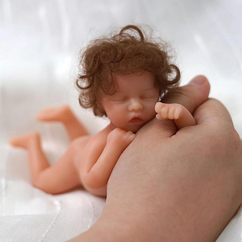 Realistic Silicone Reborn Doll, 6 Inch/15cm Soft & Cute Doll with Clothes, Girl Toy, Stress Relief Toy for Adults, Realistic Reborn Dolls for Kids, Fun Gifts for Boys and Girls, Kids Christmas Gifts
