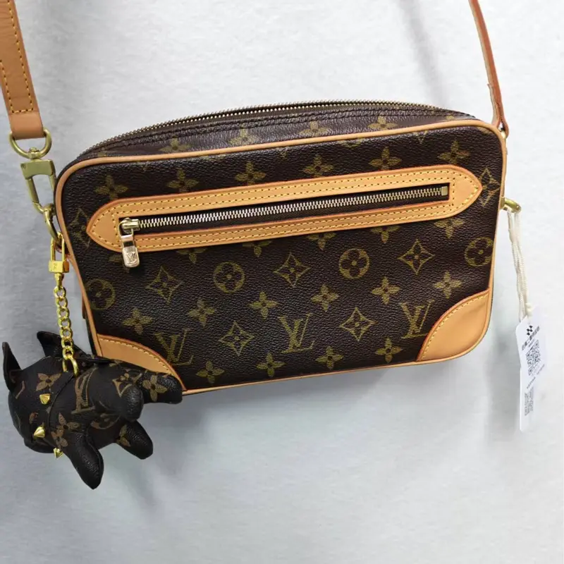 Pre-owned france Crossbody Bags LV (Used bag) Camera 23 (SZ 67874)