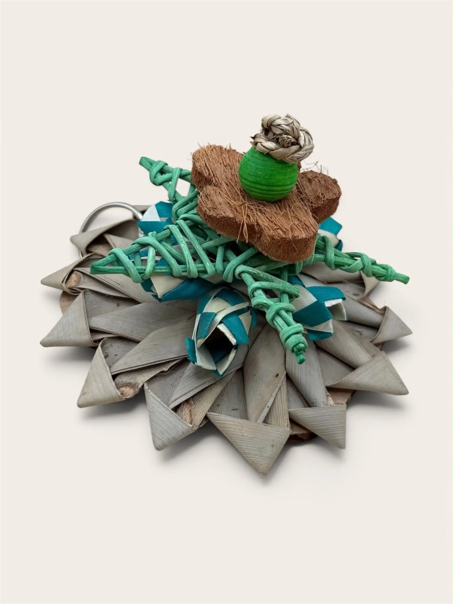 Hanging Palm Star Shredder Toy for Chinchilla & Multiple Species, Star-Shaped Design, Reduces Boredom