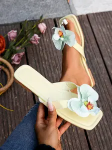 Sweet Orchid Flip Flops, Square Toe Sole with 3D Orchid Decoration, Realistic Petal Textured, Vibrant Colors, Comfortible Strap Design