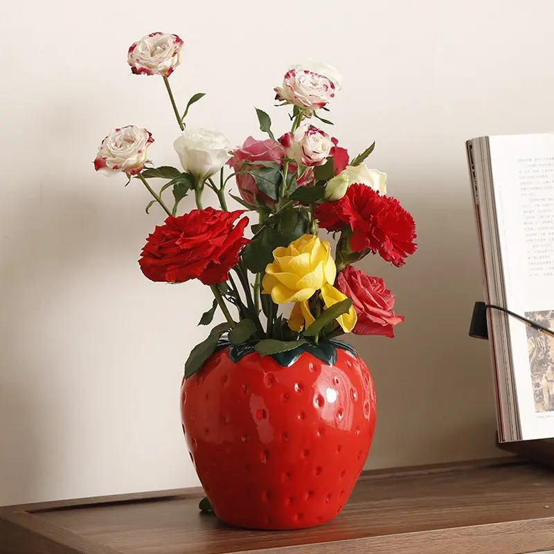 Vintage style strawberry vase, decorative ceramic vase, unique strawberry vase, home/living room/bedroom/office decoration, Centerpiece, Flowers, Vase For Flowers, Vases For Centerpieces, Decorative Flower Vessel