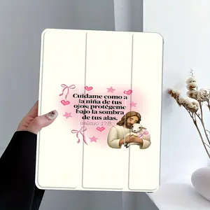 Psalm 17:8 Spanish Bible verse, lamb design, with adjustable stand and pen holder , foldable non-slip TPU protective case, suitable for Samsung, iPad mini, iPad Air, iPad Pro/iPad 10th generation, 11th generation and other iPad series protective cases.