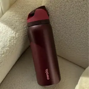 [New 2026] Owala Black Cherry 32oz Freesip Stainless Steel Water Bottle With 24-hour Cold, suitable For Daily Use, Gift For Her
