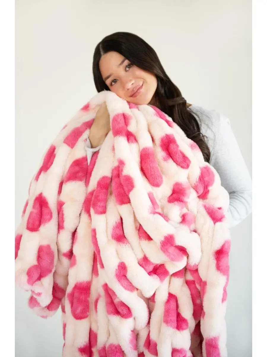 Hugs Heart Pink Blanket - Soft Plush Design, Ideal for Cuddling and Comfort Hugs Heart Pink Blanket - Soft Plush Design, Ideal for Cuddling and Comfort