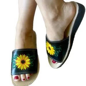 Huarache Mexicano girasol - Mexican Leather Huaraches Handmade Flatform Women's Shoes with sunflower & Sunflower Pattern Closed Toe Comfortable Dayli use - chancla oscura ancha girasol - chancla negra girasol