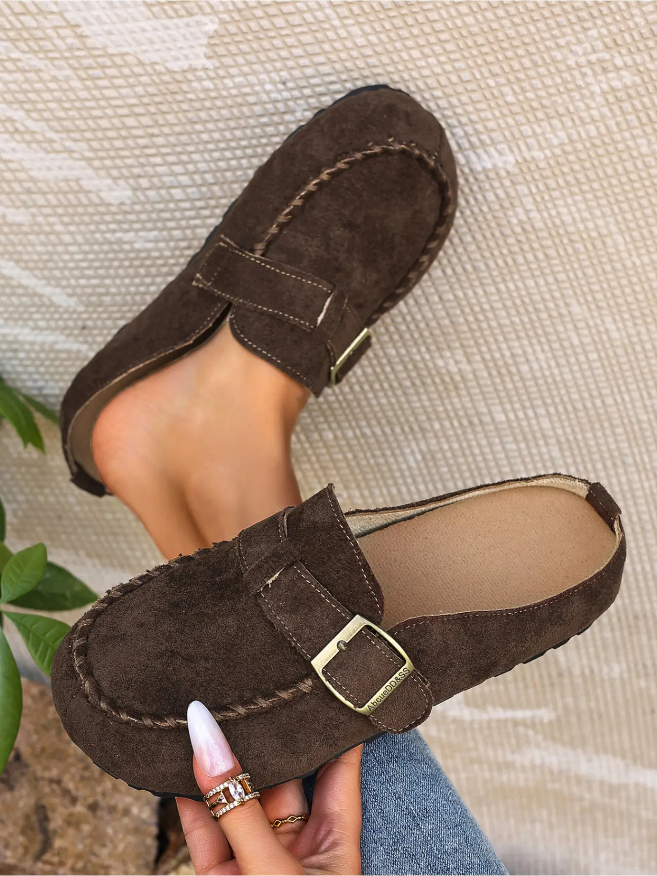 Fashionable women's spring/autumn flat shoes Casual Flats Casual Wear Shoe Lightweight Loafers with metal buckle; comfortable and lightweight casual shoes for outdoors; slip-resistant and durable