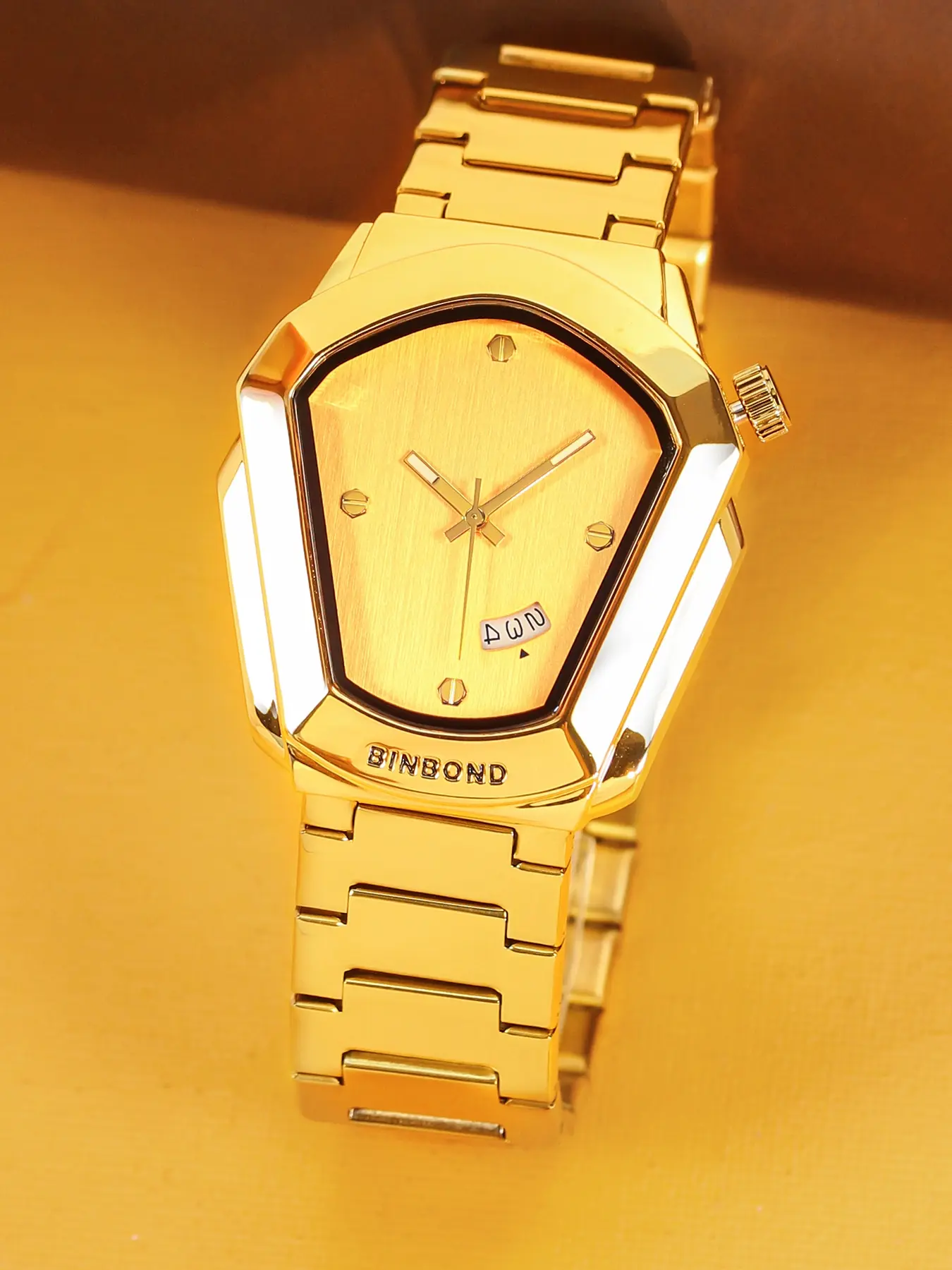 A men's new alloy explosive Easter business couple watch, personalized and simple polygonal leisure quartz watch