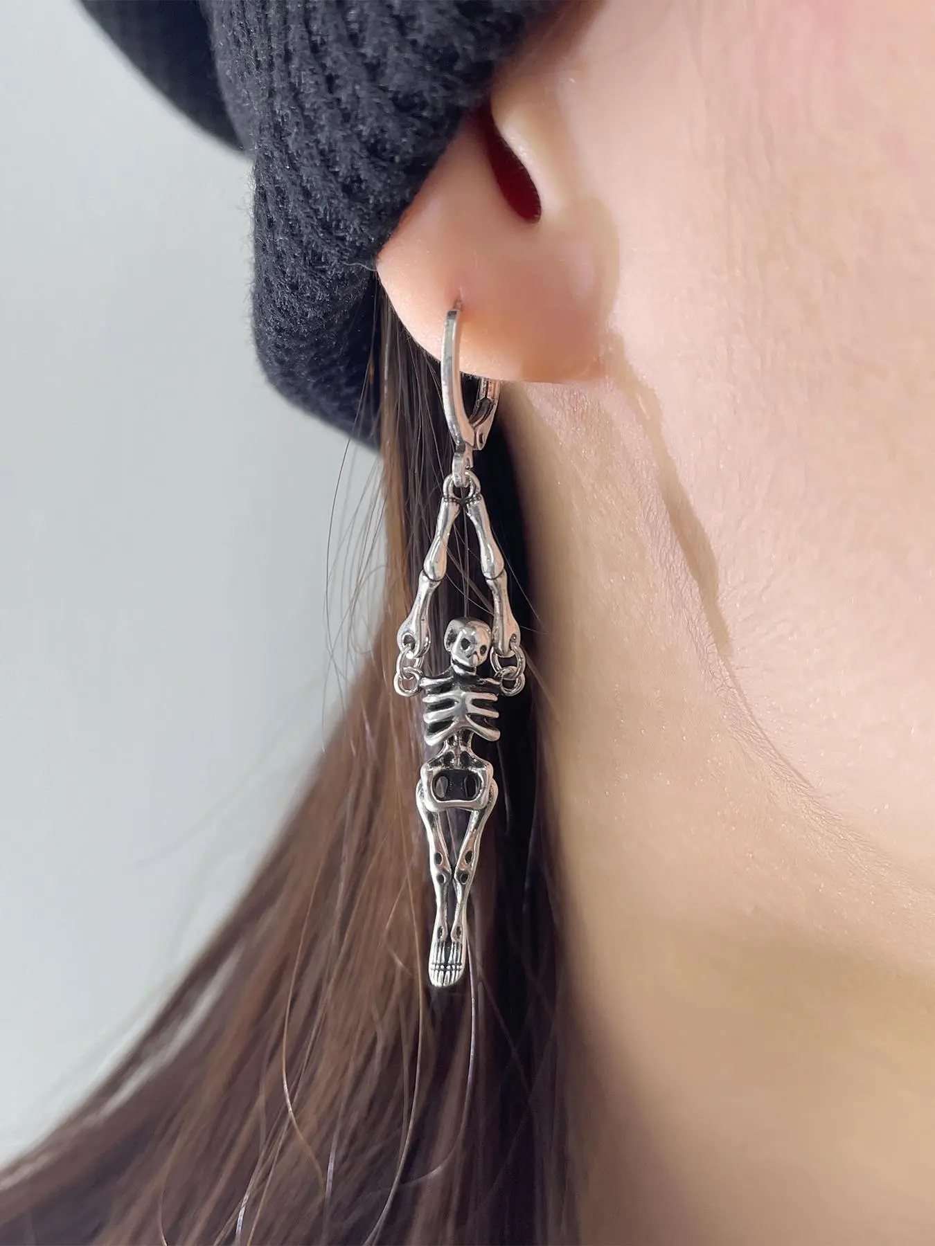 1 Piece Unisex Punk Style Skull Design Dangle Earrings, Halloween Themed Keychain Shaped Drop Earrings, Novelty Jewelry for Party & Daily Clothing Decoration, Halloween Gift for Men & Women, Witchy Jewelry, Ear Accessories