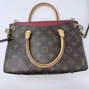 Pre-owned Louis Vuitton AS SHOWN Clutches & Wristlets HZ Leather Belt Bag |LOUIS VUITTON Classic Crossbody Style for Everyday Luxury