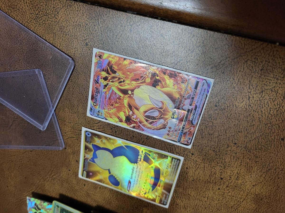 Item: Charizard VMax, Small Chip