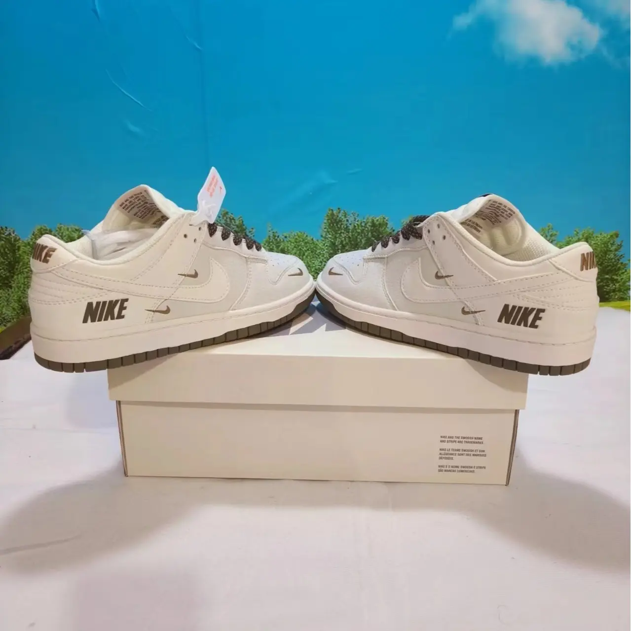 Unisex retro low‑top casual skate sneakers, off‑white suede leather upper with dark brown laces & tiny metal emblem details, cushioned flat midsole, slip‑resistant wear‑proof rubber outsole for vintage street style & daily commuting