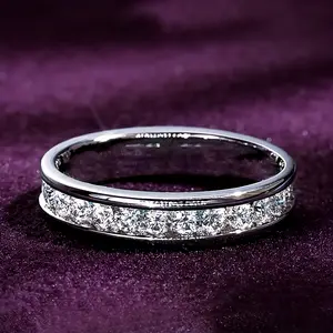 A 4mm wide, round, full-circle synthetic zircon ring, sparkling, stylish, versatile, suitable for men, women, couples, students, weddings, engagements, Valentine's Day, and as a jewelry gift.