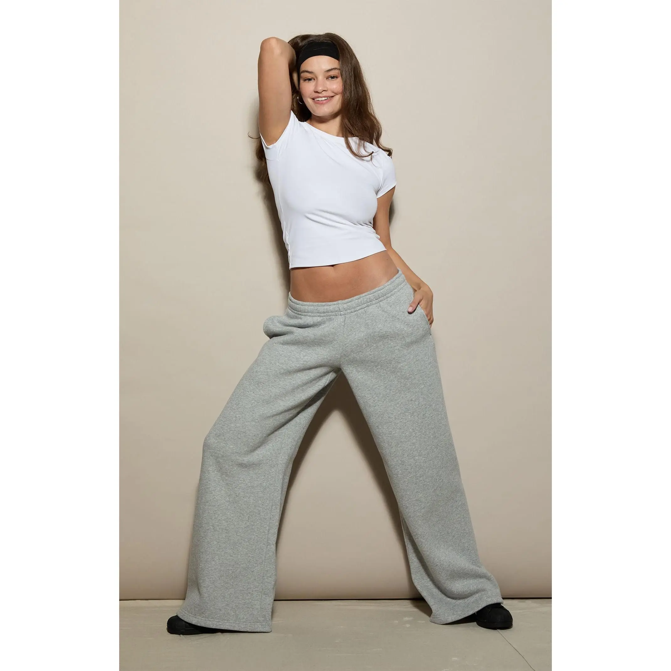 Pacsun Women's Ultra Soft Fleece Low Rise Baggy Sweatpants Pacsun Women's Ultra Soft Fleece Low Rise Baggy Sweatpants