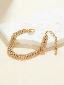 A fashionable and sexy Cuban ankle chain full of diamonds, suitable for daily wear, vacation and dating occasions, and also a surprising and exquisite small gift.