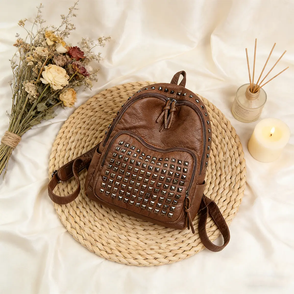 Fashionable trendy backpack, practical lightweight women’s backpack, suitable for daily commuting, outings and travel, youthful campus life, and fitness/gym trips
