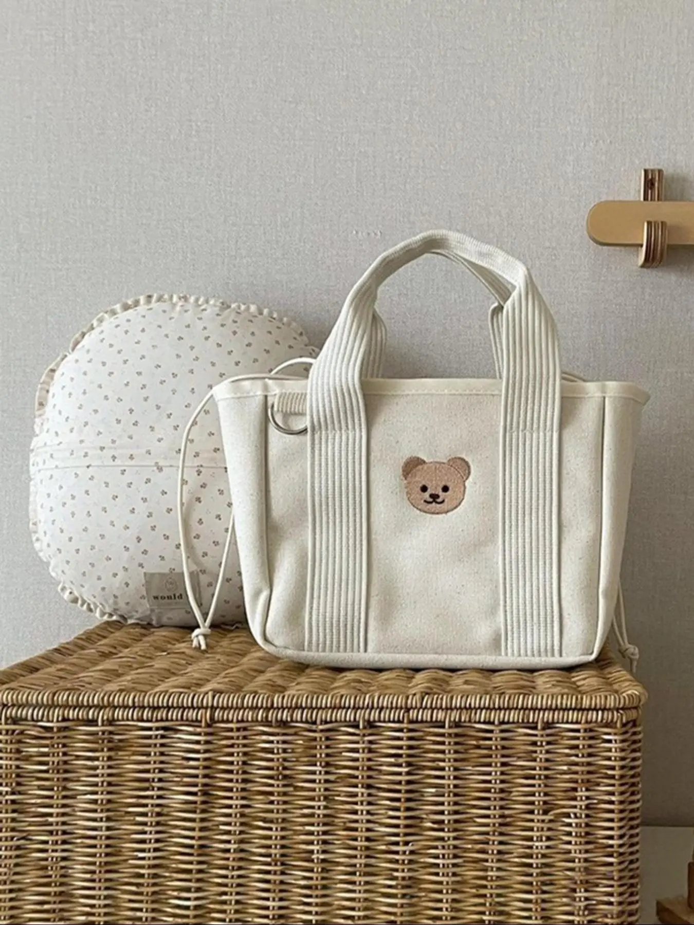 Bear printing storage bag, cute and exquisite fashion portable sorting box, simple and stylish portable, bear insulation bag baby stroller storage bag Mommy bag，personality versatile portable outdoor insulation bag.