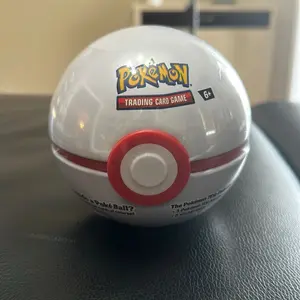 Premier ball pokemon tin