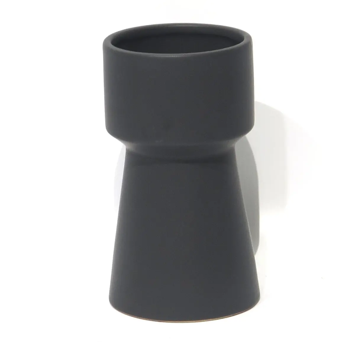 MDR Trading Inc. AI-CE94-156Q01 Matte Black Ceramic Planter