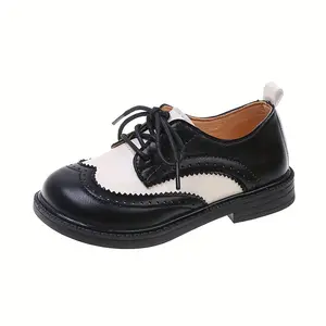 A Pair of Vintage British Style Two-Tone Lace-Up TPR Durable Sole Shoes for Girls in Black And Coffee Colors, Suitable for Shopping, Outings, Fashion Parties, And Stage Performances