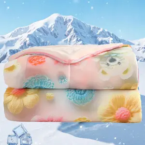 1 pc Floral Pattern Summer Quilt with a Cool Feel, Breathable Cooling Comforter, Thin Quilt/Lightweight Cool Blanket, Comfortable and Soft Fabric, Sweat-Absorbent and Breathable, Suitable for Hot Sleepers, for Bedrooms and Guest Rooms