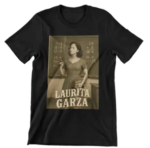 La Maestra de la Escuela T-Shirt, Laurita Garza Inspired Graphic Tee, Spanish Teacher Appreciation Shirt, 100% Cotton Unisex Casual Wear, Comfortable All-Season Top, Full Sizes for Men & Women, Bilingual Educator Gift Tee