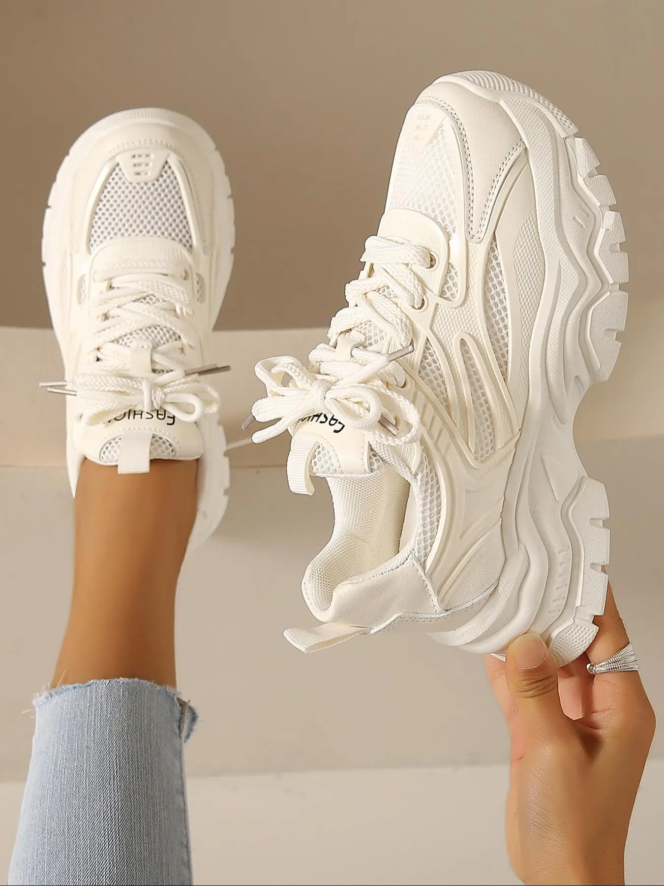 Fashionable Lace Up Front Low Top Platform Sneakers for Women, Casual Comfortable Sports Shoes for Daily Wear, Letter Label Contrast Mesh Design Chunk