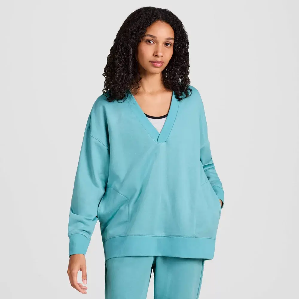 CHAMPION Women's Casual French Terry Sweatshirt, V-Neck Long Sleeve Pullover Tunic Top with Pockets and Ribbed Trim