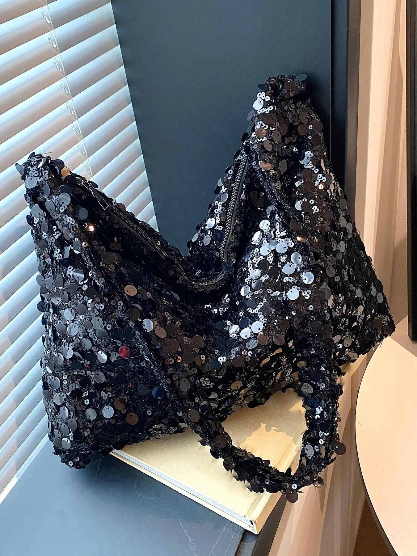 Fashionable exquisite dinner bag, irregular casual one-shoulder underarm bag, three-dimensional pleated design, personalized fashionable one-shoulder bag, versatile and suitable for shopping, attending parties, etc., Fashionable Bling Bag, Cross Body Bags
