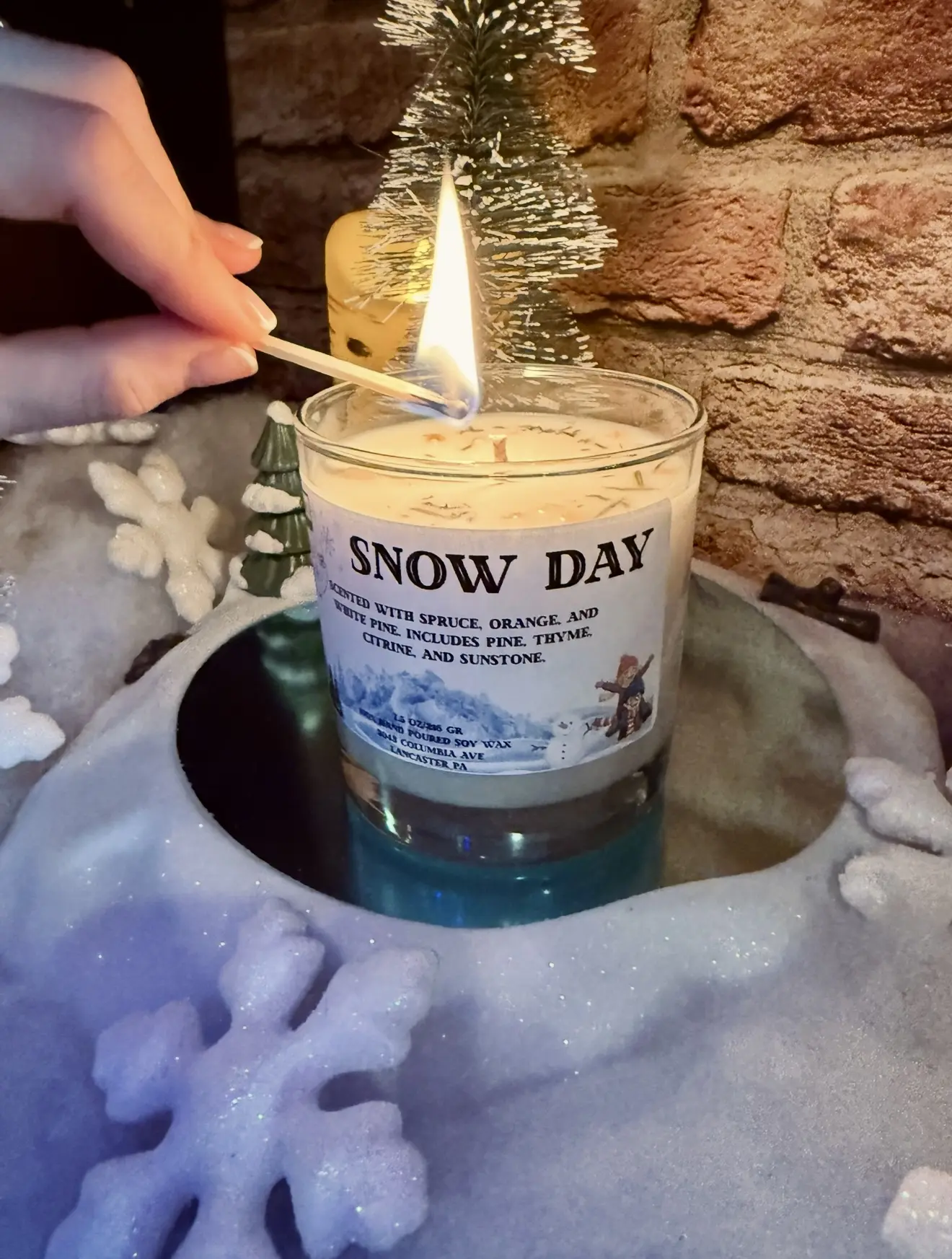 Snow Day 7.5 oz Single Wick Candle with Spruce Orange and Pine Scent for Cozy Winter Atmosphere