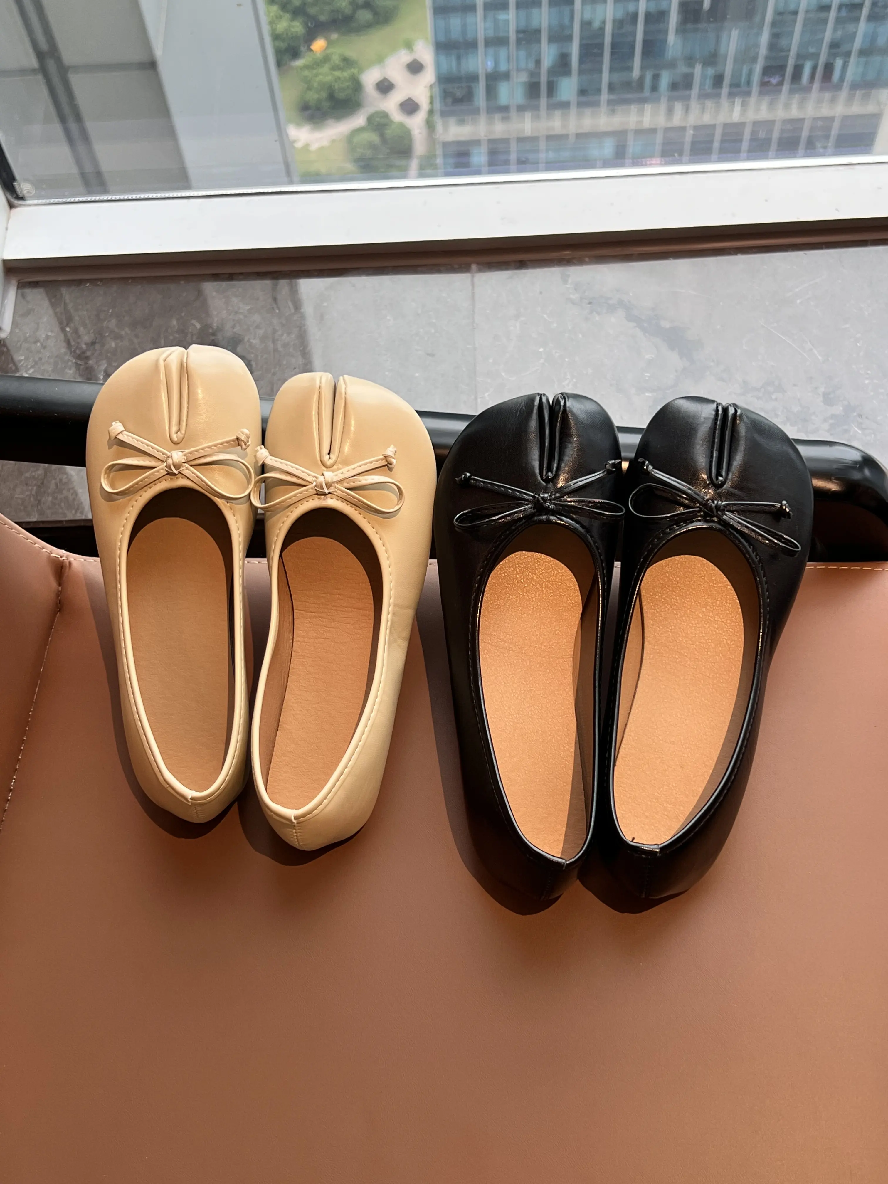 Minimalist Chic Unique Notched Front Design Comfortable Lightweight Soft Sole Anti-Slip French Flats