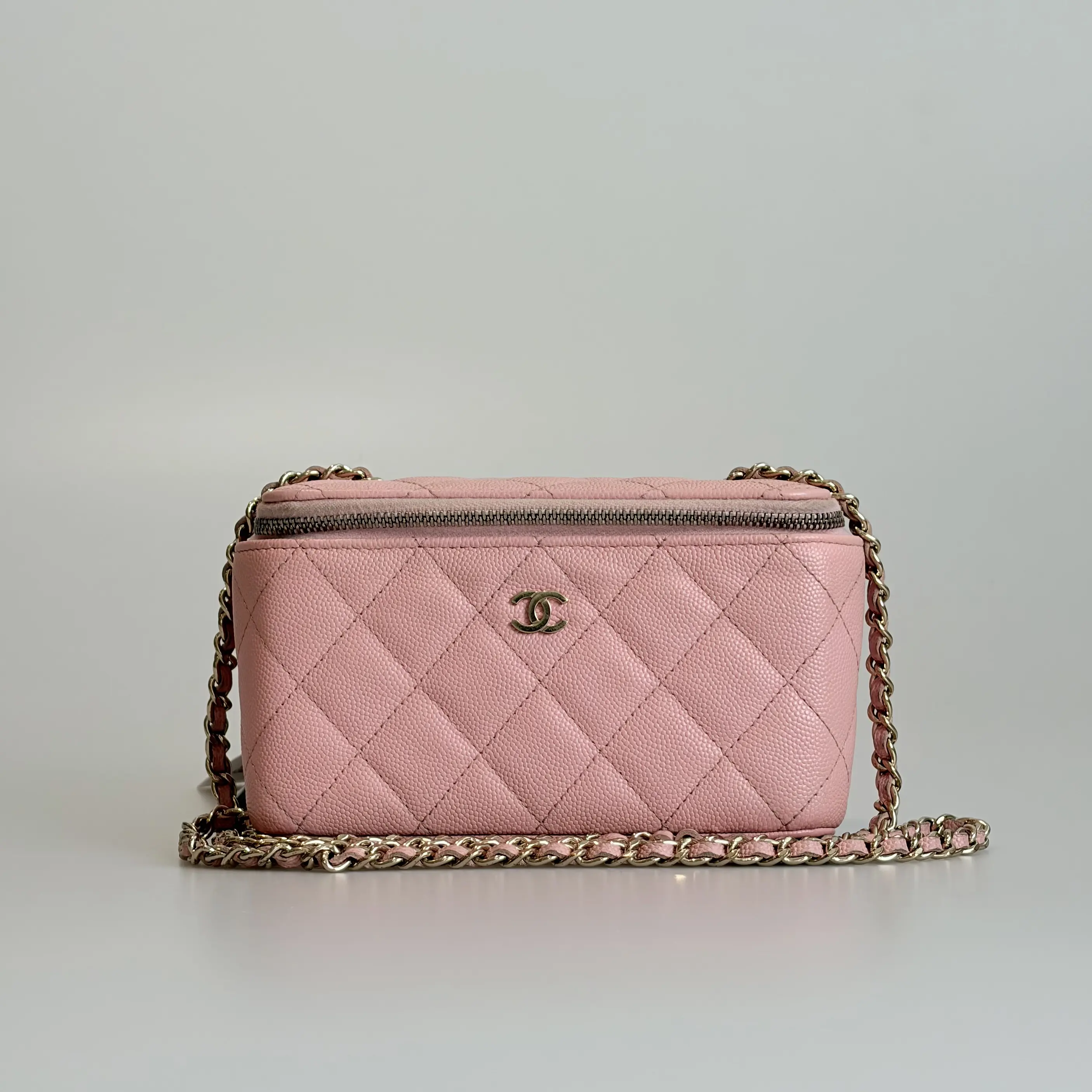 Pre-owned CHANEL Caviar Calfskin Crossbody Bag Vanity Case Pink Quilted Gold tone Clasp 74950464 Sold As Is / Final Sale