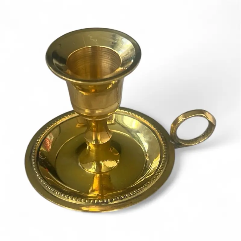 Candelabro de bronce cristiano.