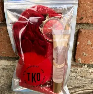 Glam Knockout Lip Gloss Gift Set – Hydrating, Glossy, Smooth Shine | Affordable Beauty Bundle Oil