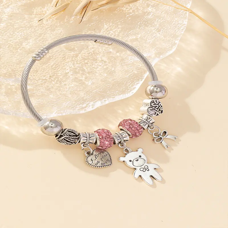 47 # YCB142 Bow Bear Pendant