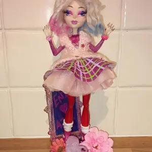 Enid , Wednesday friend