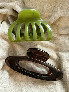 2 Piece & Claw Hair Clips, Lightweight Plastic, Fashionable Gradient Design, Suitable for Daily Wear, Parties, Commuting, Vacation