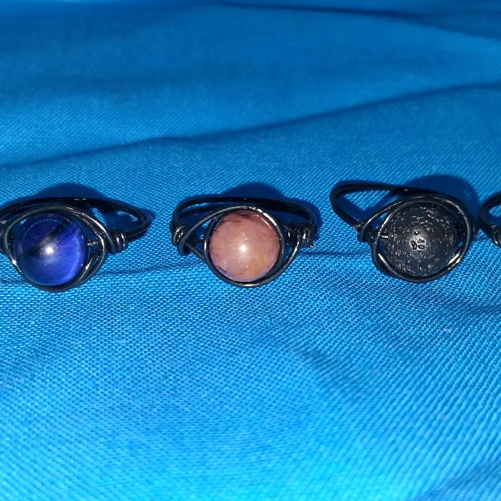 Unisex Handcrafted Natural Crystal Wire Frame Rings - Minimalist, Romantic, Elegant Design, Suitable for Everyday Wear & Casual Occasions