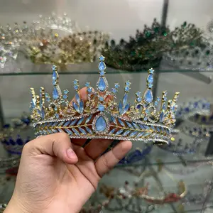 Baby blue / gold crown
