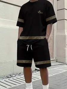 Men's 3D Digital Print Two-Piece Set, Black and Gold Greek Pattern Crown Casual Stripe Short-Sleeve Set, Casual Short-Sleeve Shorts Set, Vacation Style Trendy Outfit, Breathable Sports Leisure Style, Perfect Gift for Men on Festivals, Menswear