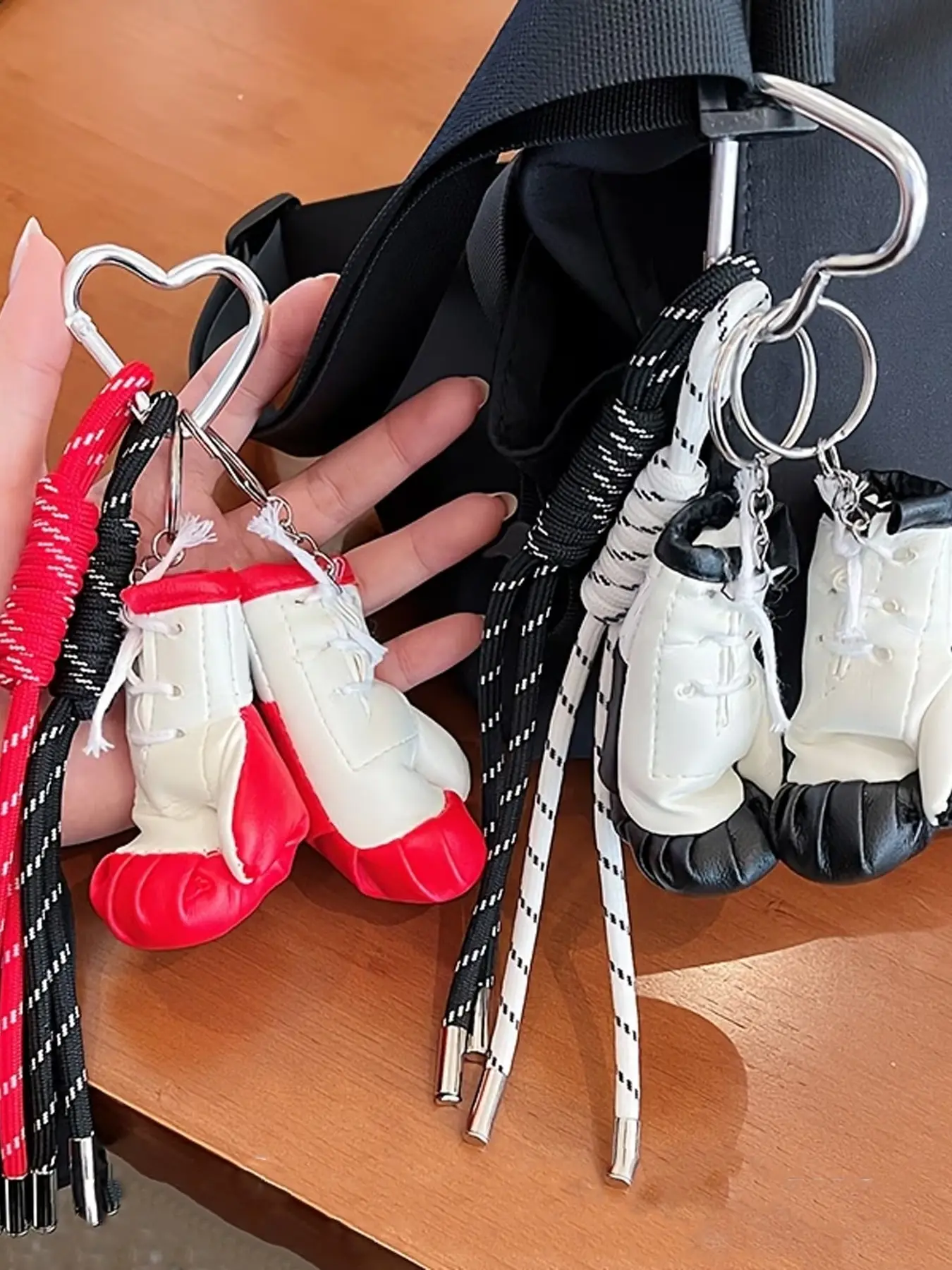 Mini Boxing Gloves Pendant, Trendy Sporty Style Keychain, Keychain Accessories, Personalized Realistic Boxing Glove Charm, Niche Accessory, Suitable For Backpack/Key/Car Decoration, Daily Outfit Accent For Fitness Enthusiasts, Keychain
