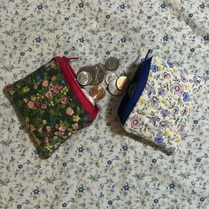 Quilted Coin Purse - Quilted Bag with Floral Design, Available in Multiple Colors, Ideal for Everyday Use