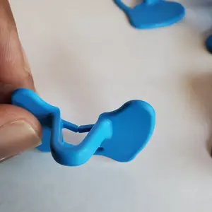 Clip-On Pinless Blinders for Poultry and Game Birds - Plastic Binders with Built-in Pins for Secure Fit - No Pins or Applicator Required