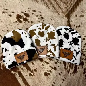 GORRO ESTILO ESTAMPADO DE VACA UNISEX PARA INVIERNO