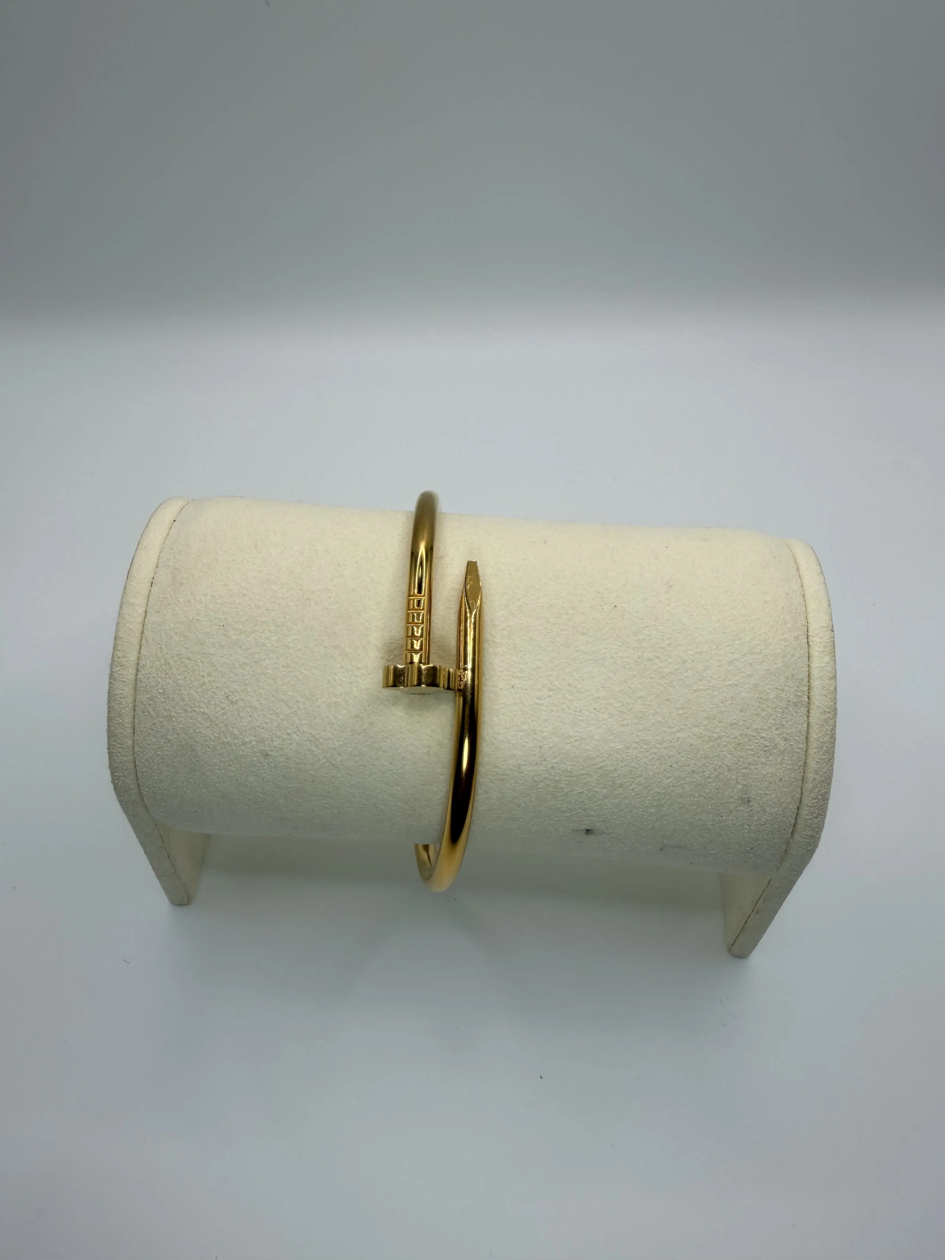 Flower shaped Screw Style bangle bracelet in stainless steel