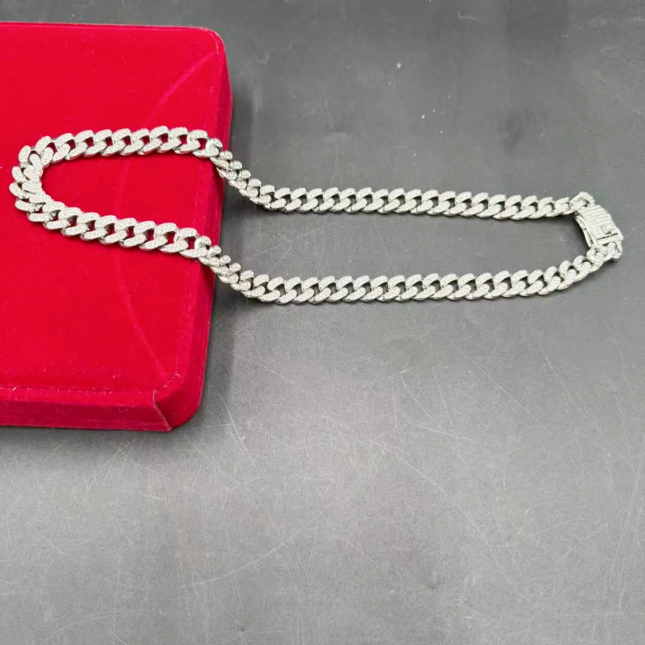 Cuban necklace - multiple pendant styles - hip and cool, suitable for both men and women, great for casual wear as a gift.