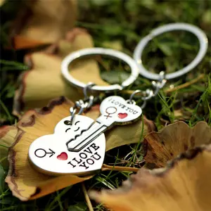 Couple Keychain Creative Secret Love You English Couple Metal Arrow Heart Piercing Pendant Couple Style