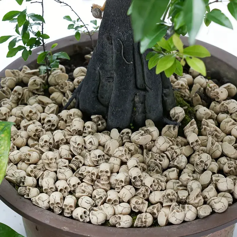 40 Mini Resin Skull Sculptures, Outdoor Small Skeleton Statues, Indoor & Outdoor Decorative Plant Decorations, Halloween Party Atmosphere, Garden Decoration, Suitable for Indoor and Outdoor Use