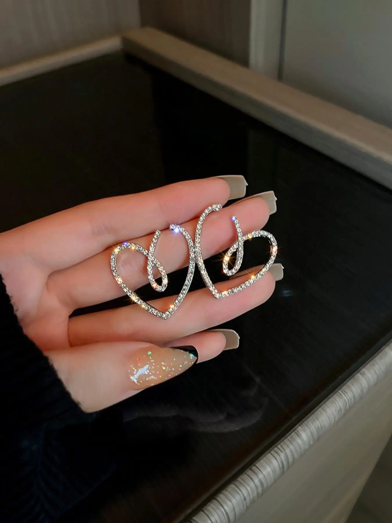 1 Pair Rhinestone Decorated Hollow Out Heart Shaped Dangle Earrings, Casual Jewelry For Women, Elegant Fashion Cubic Zirconia Accessories For Daily We